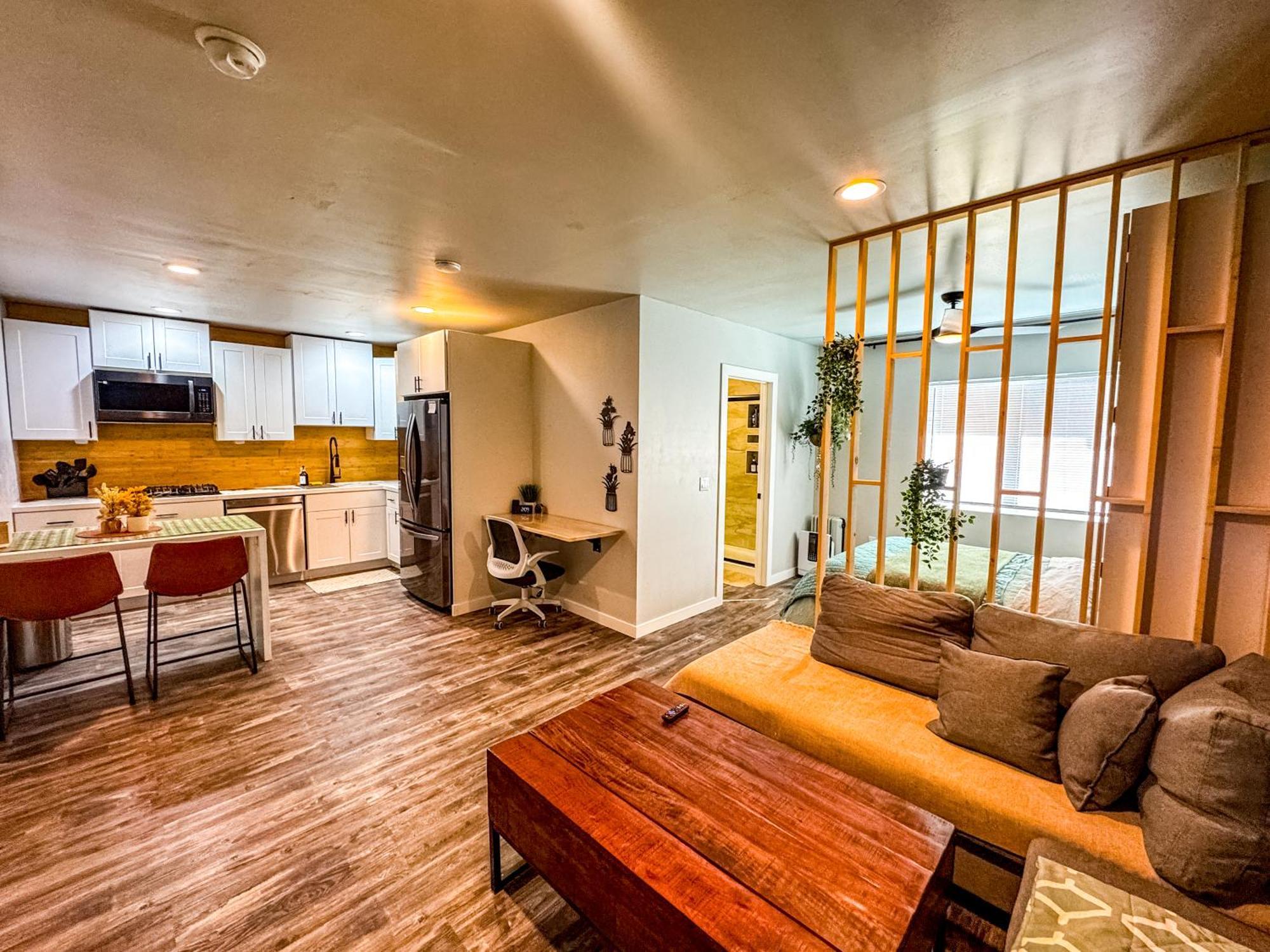Private-Suite, Kitchen, Laundry, Rainfall Shower, 4Ktv El Centro Bagian luar foto